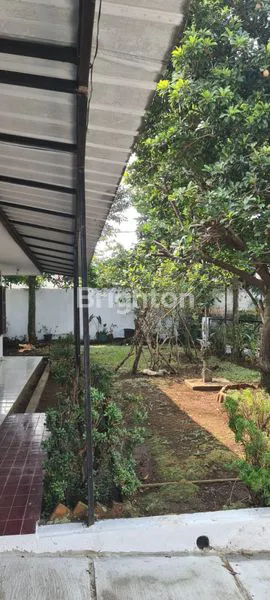 image JUAL RUMAH SIAP HUNI DILENGKAPI TAMAN LUAS (8)