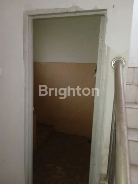 image RUKO DUA PINTU, TIGA LANTAI, AREA ILIR BARAT I, PALEMBANG (4)