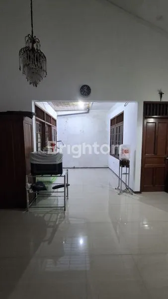 image RUMAH LUAS COCOK UNTUK USAHA DI DARMO PERMAI SELATAN (5)