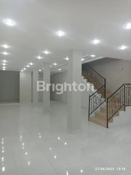 RUANG USAHA 3 LANTAI SIAP PAKAI AREA KALICACING SIDOMUKTI SALATIGA