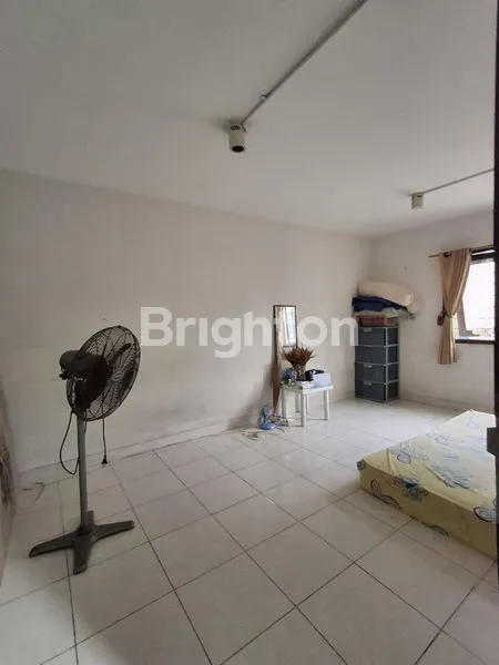 image RUMAH 2 LANTAI DAN TANAH GREEN VILLE (2)