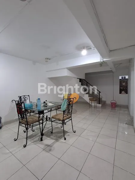 image RUMAH 2 LANTAI DAN TANAH GREEN VILLE (6)