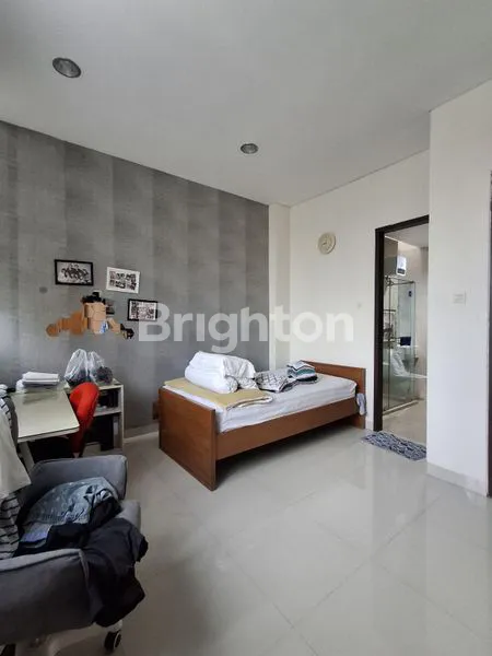 image RUMAH 2 LANTAI DAN TANAH GREEN VILLE (8)