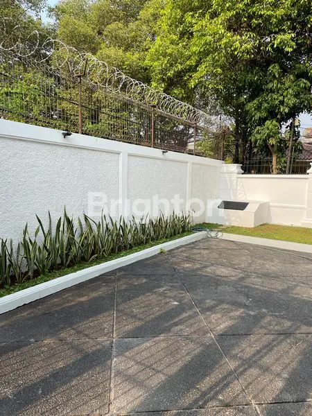 image RUMAH MEWAH 2 LANTAI LUAS DAN  NYAMAN SIAP HUNI KEMANG (1)