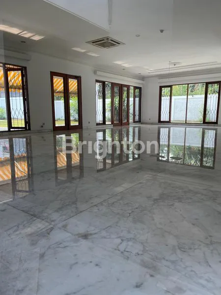 image RUMAH MEWAH 2 LANTAI LUAS DAN  NYAMAN SIAP HUNI KEMANG (3)