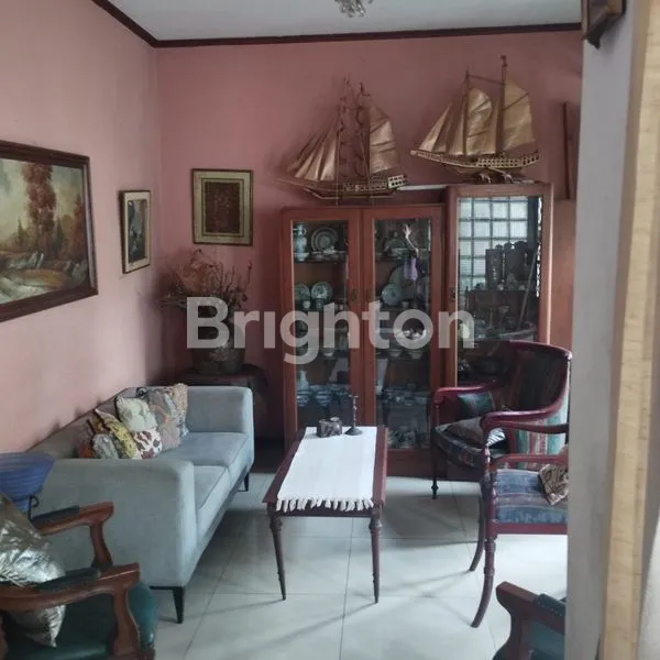 image DIJUAL RUMAH 2 LANTAI CANTIK LOKASI TOMANG (6)