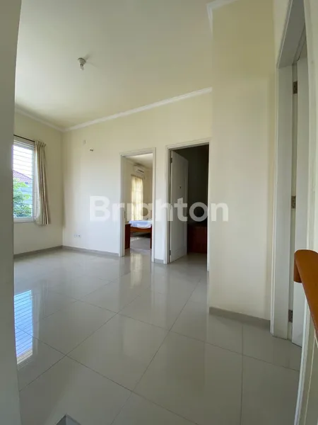 image DISEWAKAN RUMAH ARAYA 2, LUX, MINIMALIS, SIAP HUNI, SEMI FURNISHED, COCOK UNTUK ANAK KOST, DEKAT DENGAN KAMPUS ITS (4)