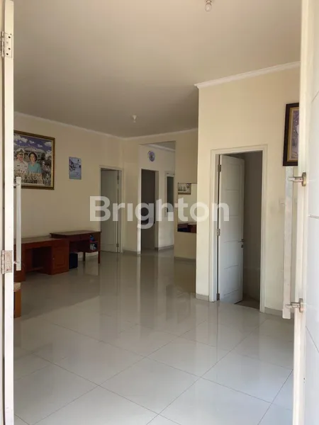 image DISEWAKAN RUMAH ARAYA 2, LUX, MINIMALIS, SIAP HUNI, SEMI FURNISHED, COCOK UNTUK ANAK KOST, DEKAT DENGAN KAMPUS ITS (6)
