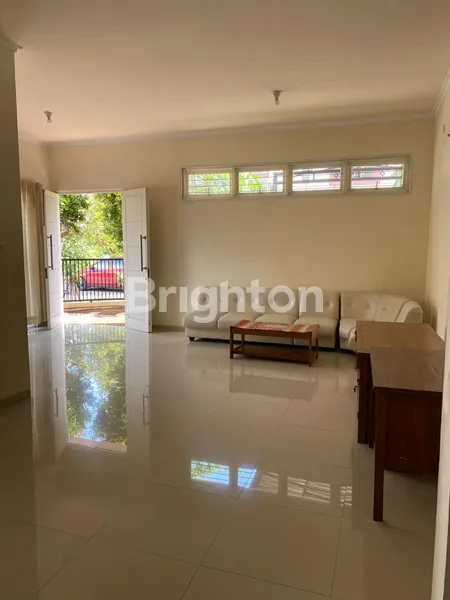 image DISEWAKAN RUMAH ARAYA 2, LUX, MINIMALIS, SIAP HUNI, SEMI FURNISHED, COCOK UNTUK ANAK KOST, DEKAT DENGAN KAMPUS ITS (7)