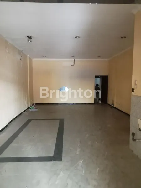 image RUKO 2 LANTAI + ROOFTOP, EKS BANK. LOKASI STRATEGIS PUSAT KOTA DI AREA PUSAT PERDAGANGAN. COCOK UNTUK SEGALA MACAM JENIS USAHA. (2)