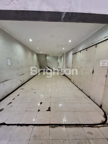 image DISEWAKAN RUKO 3 LANTAI SIAP PAKAI DI LOKASI STRATEGIS – COCOK UNTUK KANTOR ATAU USAHA! (5)
