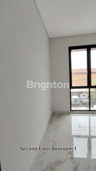 image RUMAH BARU 2 LANTAI MEWAH DI MANYAR KERTOARJO, SURABAYA (5)