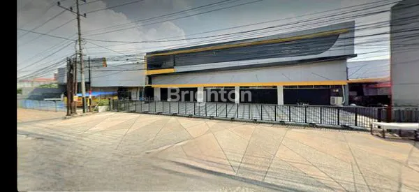 GEDUNG KOMERSIAL STRATEGIS DI POROS MALANG-SURABAYA, BARU DIRENOVASI DAN SIAP DIGUNAKAN