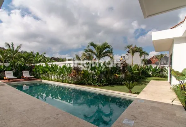 image VILLA TROPICAL 3 BEDROOM WITH LARGE GARDEN IN PADONAN BADUNG BALI (2)