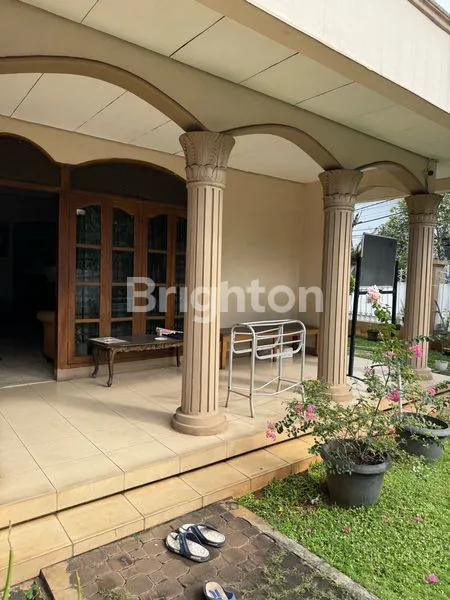 image DIJUAL RUMAH HOEK 2 LANTAI DI PULO ASEM RAWAMANGUN JAKARTA TIMUR. DEKAT DENGAN 2 TOSERBA. TERLETAK DI PINGGIR JALAN RAYA. (2)