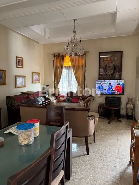 image DIJUAL RUMAH HOEK 2 LANTAI DI PULO ASEM RAWAMANGUN JAKARTA TIMUR. DEKAT DENGAN 2 TOSERBA. TERLETAK DI PINGGIR JALAN RAYA. (4)