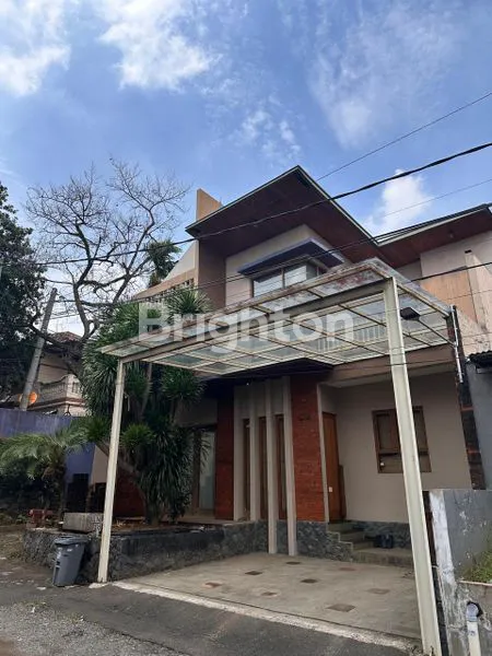 image RUMAH DENGAN DESAIN MODERN DI TAMAN MUTIARA CINERE (1)