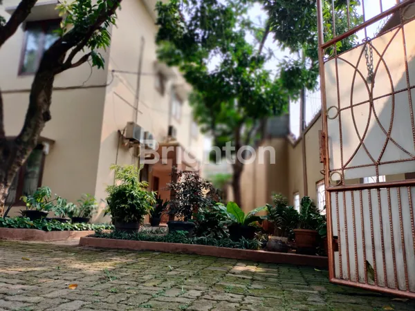 image RUMAH DI JALAN SINAR ASIH 1 JATIASIH, SHM, BISA NEGO, SIAP HUNI, LT: 1221M2, 3 RUMAH: RUMAH BESAR LT:380M2, RUMAH LT:80M2, KONTRAKAN 4 PINTU, JATIASIH, KOTA BEKASI (3)