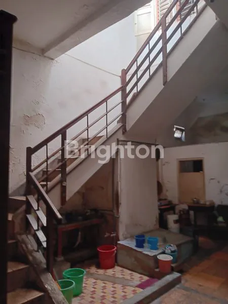 image RUMAH TERAWAT SIAP HUNI. NYAMAN ASRI SUPER MURAH DI JL. WASPADA, BONGKARAN PABEAN CANTIKAN, SURABAYA UTARA JAWA TIMUR. DEKAT TUGU PAHLAWAN, STASIUN GUBENG, PASAR ATOM, PUSAT KOTA SURABAYA, TUNJUNGAN PLAZA. STRATEGIS AREA (3)