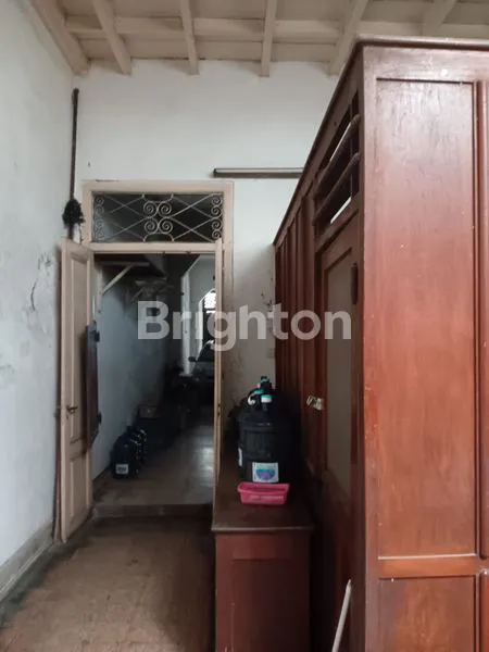 image RUMAH TERAWAT SIAP HUNI. NYAMAN ASRI SUPER MURAH DI JL. WASPADA, BONGKARAN PABEAN CANTIKAN, SURABAYA UTARA JAWA TIMUR. DEKAT TUGU PAHLAWAN, STASIUN GUBENG, PASAR ATOM, PUSAT KOTA SURABAYA, TUNJUNGAN PLAZA. STRATEGIS AREA (8)