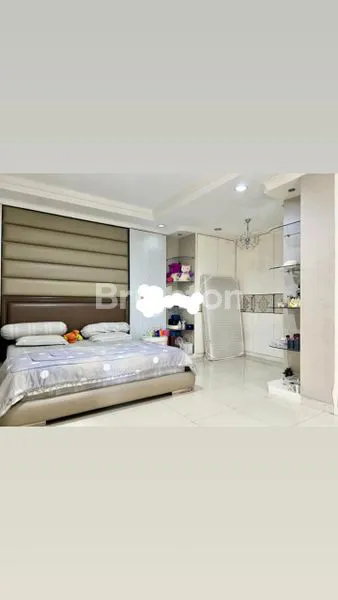 image RUMAH MEWAH 2½ LANTAI PIK 1 - HOEK JAKARTA UTARA (7)