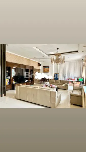 image RUMAH MEWAH 2½ LANTAI PIK 1 - HOEK JAKARTA UTARA (2)