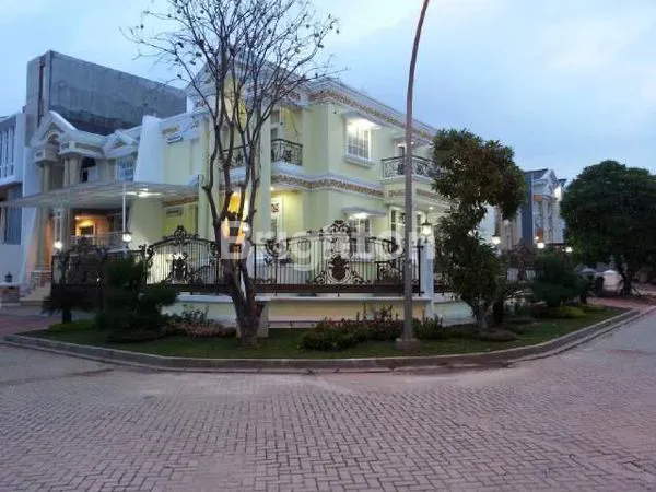 image RUMAH HOEK MEWAH SIAP HUNI DI PIK 1 JAKARTA UTARA (1)