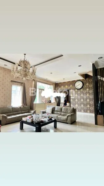 image RUMAH HOEK MEWAH SIAP HUNI DI PIK 1 JAKARTA UTARA (2)