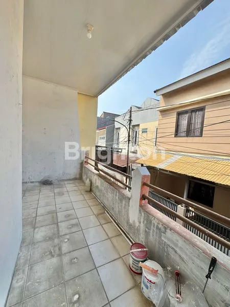 image RUMAH 2 LANTAI ROW 1 MOBIL SEMI FURNISHED DURI KEPA DEKAT TANJUNG DUREN (8)