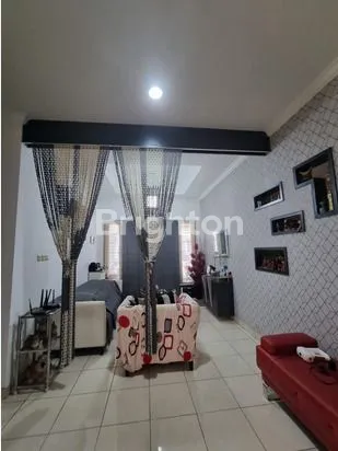 image RUMAH MEWAH DENGAN TAMAN YANG INDAH SERTA AKSES YANG MUDAH DEKAT DARI PINTU TOLL & STASIUN KERETA  DI BSD TANGERANG SELATAN (2)