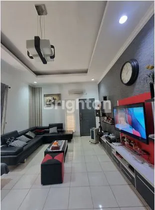 image RUMAH MEWAH DENGAN TAMAN YANG INDAH SERTA AKSES YANG MUDAH DEKAT DARI PINTU TOLL & STASIUN KERETA  DI BSD TANGERANG SELATAN (1)