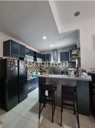 image RUMAH MEWAH DENGAN TAMAN YANG INDAH SERTA AKSES YANG MUDAH DEKAT DARI PINTU TOLL & STASIUN KERETA  DI BSD TANGERANG SELATAN (6)