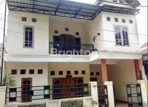 image RUMAH MEWAH 2 LANTAI FULLY-FURNISHED DI WILIS INDAH, KEDIRI KOTA (1)