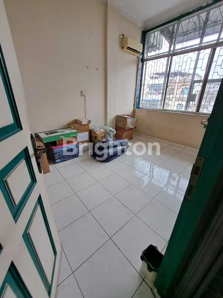 image RUKO SANGAT TERAWAT DI PINGGIR JALAN BESAR (6)