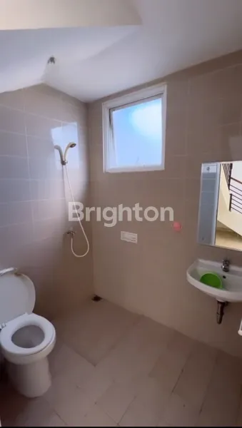 image RUMAH MEWAH 3+1 KT DI ROYAL SPRING CLUSTER EDELWEIS, GOWA - SIAP HUNI (8)