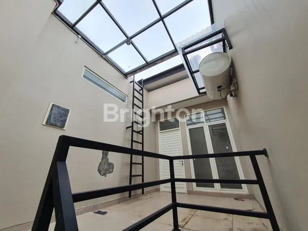 image RUMAH REGENCY 21 NEW MINIMALIS DEKAT ARAYA (6)