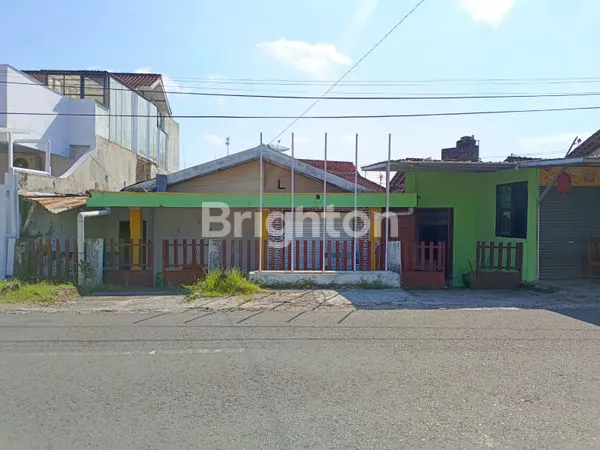 image DIJUAL TANAH BONUS RUMAH INDUK + KOST DI GAMPING – SLEMAN | PINGGIR JALAN, COCOK USAHA! (1)