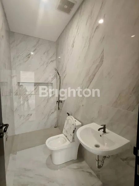 image *RUMAH DENGAN FASAD MODERN* (8)