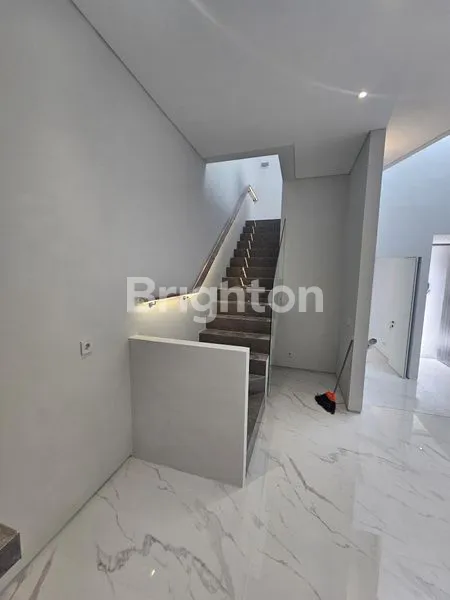 image RUMAH BARU MODERN MINIMALIS SUTOREJO UKURAN 5X15, ROW JALAN 2.5 MOBIL BISA KPR CUMA 1.5M-AN AJA (5)