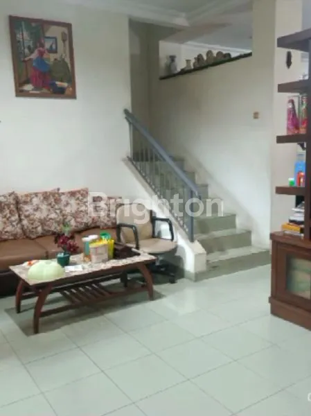 image RUMAH 2 LANTAI AREA YANG SANGAT STRATEGIS PUSAT GADING SERPONG TANGERANG (5)