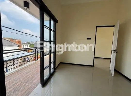 image RUMAH CANTIK 2 LANTAI DI BATU MALANG (5)