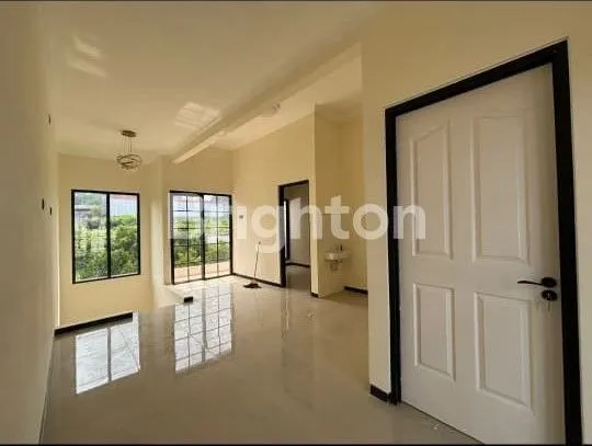 image RUMAH CANTIK 2 LANTAI DI BATU MALANG (6)