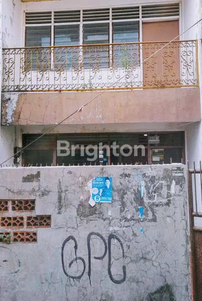 image RUMAH STRATEGIS 2 LANTAI SIAP HUNI DI JEMBATAN LIMA, JAKARTA BARAT (3)