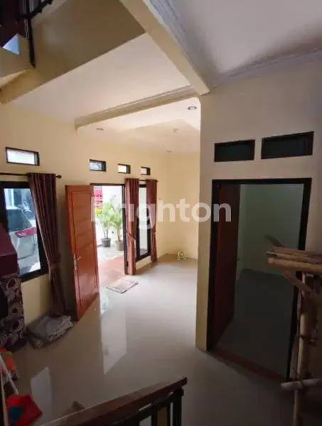 image RUMAH 2LT DEKAT GRAHA RAYA (1)