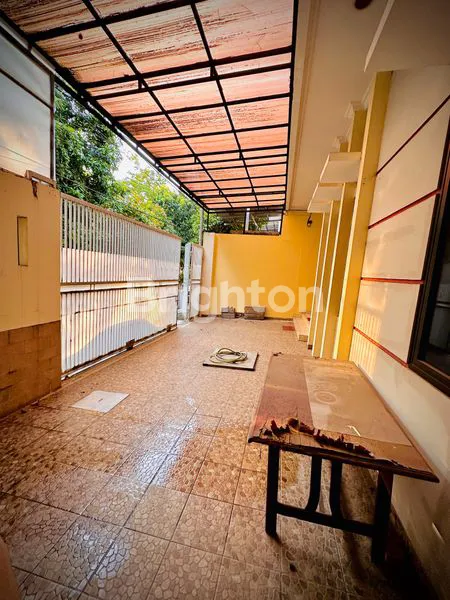 image RUMAH SEMI FURNISHED SIAP HUNI DENGAN 3 KAMAR TIDUR, DI SUNTER AGUNG, JAKARTA UTARA (6)
