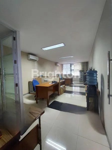 image RUKO SIAP PAKAI DI BUBUTAN, SEMI FURNISH DENGAN RUANG DIREKSI & MEETING ROOM (3)