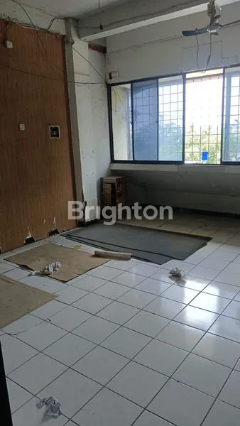 image RUKO GANDENG DUA 3 LANTAI NGANTONG LEBAR DISEWAKAN SIAP PAKAI (4)