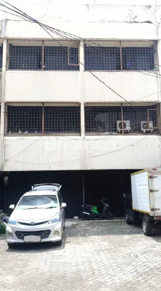 image RUKO GANDENG DUA 3 LANTAI NGANTONG LEBAR DISEWAKAN SIAP PAKAI (3)