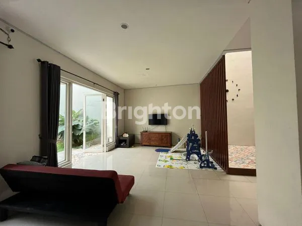 image RUMAH MEWAH BERGAYA MODERN DI DIENG HILL, MALANG - LOKASI STRATEGIS, LUAS 400 M2 (3)