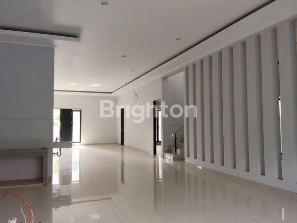 image RUMAH MEWAH 2 LANTAI DI VILLA TAMAN GOLF (3)